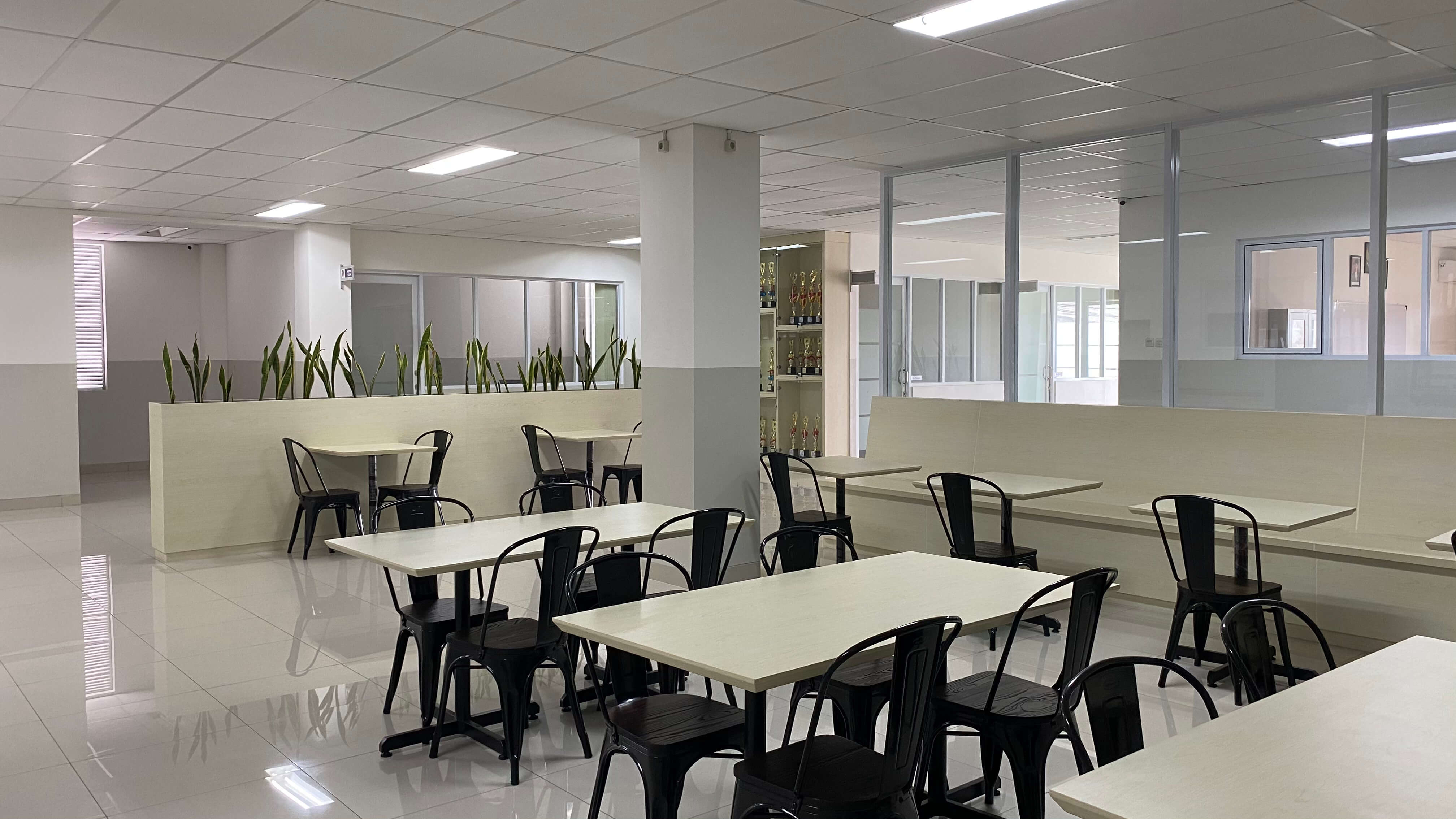 Cafeteria 3.jpg